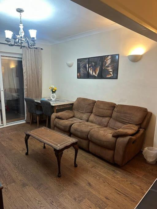 Amazing Wood Street Ground Floor Flat A Appartamento *