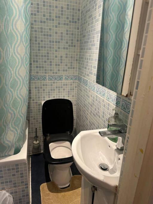 Amazing Wood Street Ground Floor Flat A Appartamento Londra
