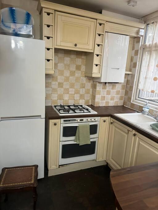 Amazing Wood Street Ground Floor Flat A *