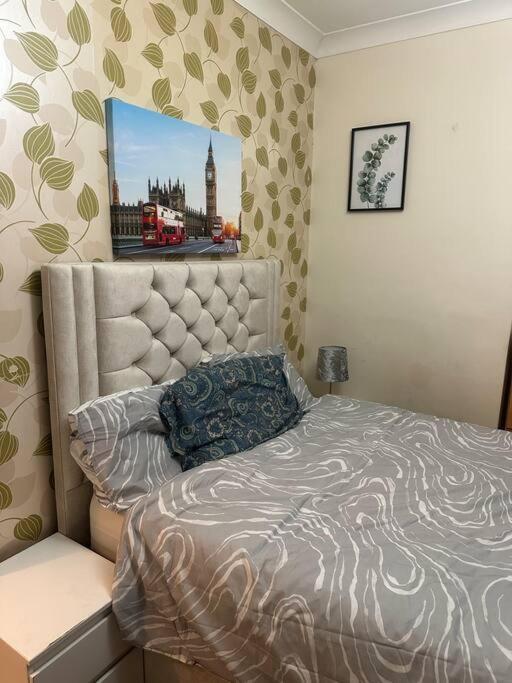 Amazing Wood Street Ground Floor Flat A Londra